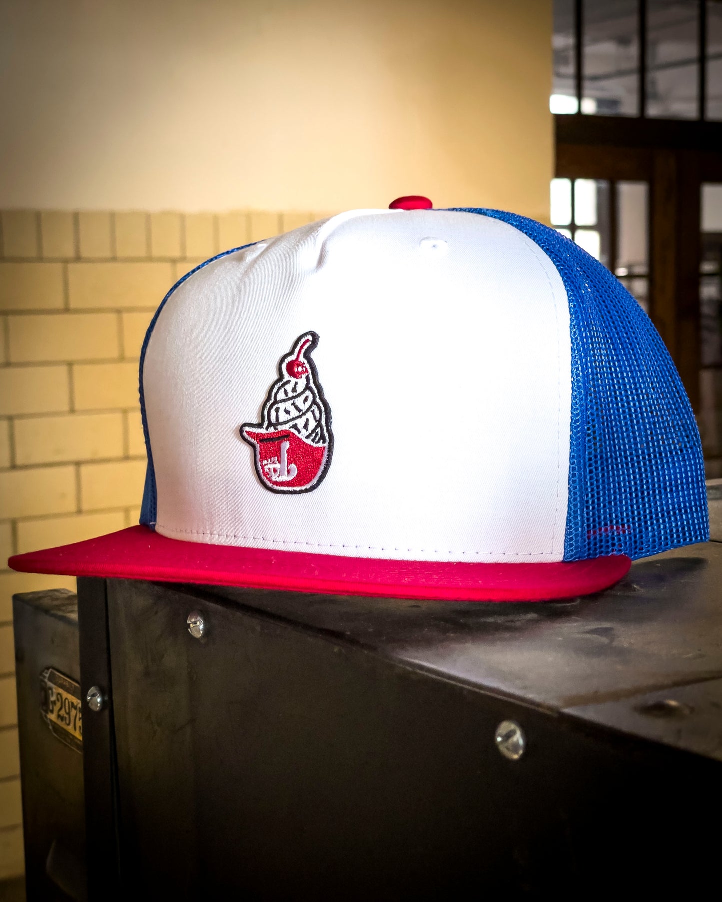 PHILADELPHIA PHILLIES PVC ICE CREAM HELMET PATCH SKULLY HAT