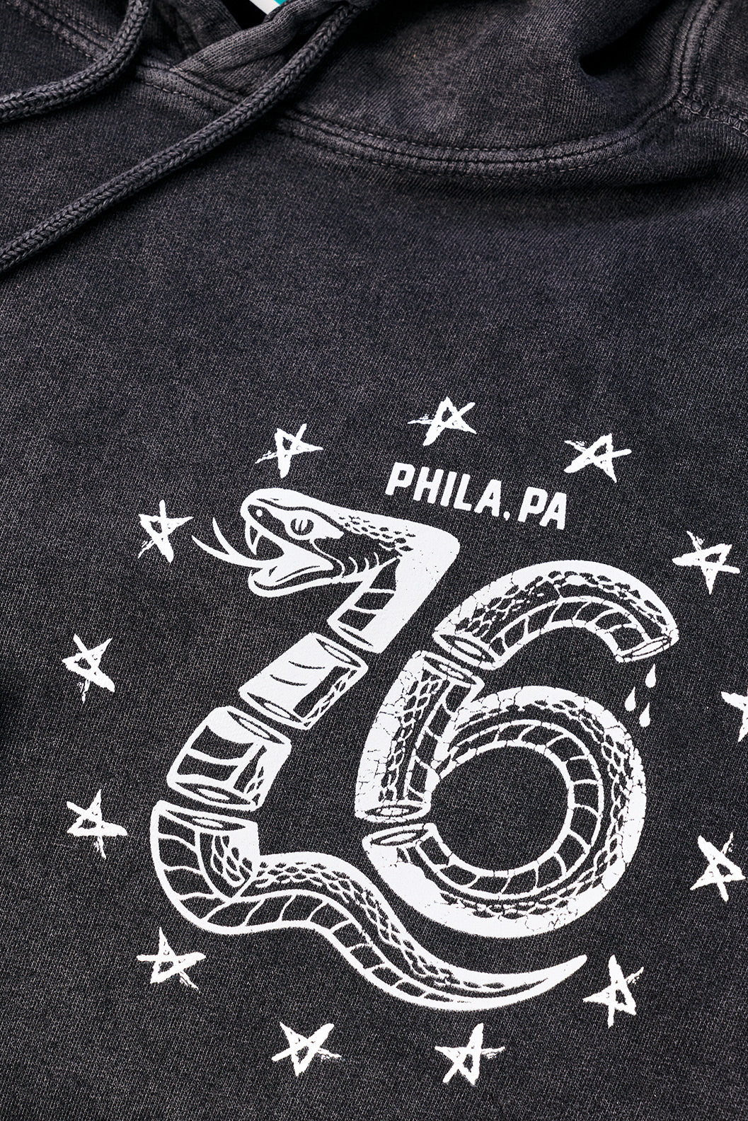 PHILADELPHIA 76ERS VINTAGE RAGLAN HOODY - BLACK ACID WASHED